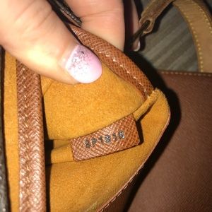 Extra pictures to Louis Vuitton crossbody